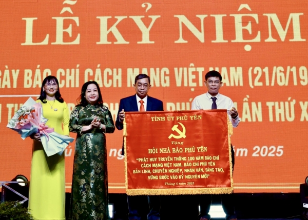 Hiển thị chi tiết cho Kỷ niệm 100 năm ngày Báo chí cách mạng Việt Nam Hình ảnh cho bài viết Kỷ niệm 100 năm ngày Báo chí cách mạng Việt Nam